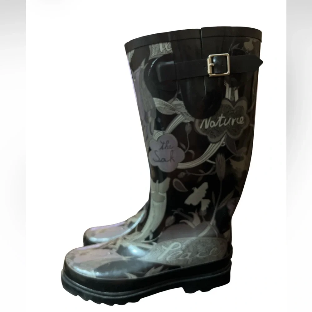 The SAK women’s‎ Rain Boots Size 7 Black Gray Nature Graphic Tall Waterproof
